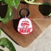 Dog Tag sau Breloc Personalizat - Medalion rosu cu simbol Curaj pentru catei curajosi