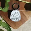Dog Tag sau Breloc Personalizat - Medalion gri cu simbol Munte