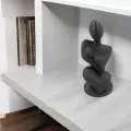 Statueta Minimalista Mama si Copilul, Design Modern 3D, Bioplastic Premium Eco-Friendly, Cadou pentru Proaspete Mamici, 150x69x67 mm, Fabricata in Romania