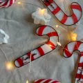Candy Cane Personalizat - Decorațiune în formă de Acadică și Numele dorit