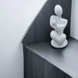 Statueta Minimalista Mama si Copil, Design Modern 3D, Bioplastic Premium Eco-Friendly, Cadou pentru Proaspete Mamici, 150x69x67 mm, Fabricata in Romania