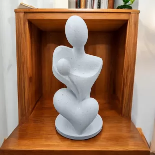 Statueta Minimalista Mama si Copil, Design Modern 3D, Bioplastic Premium Eco-Friendly, Cadou pentru Proaspete Mamici, 150x69x67 mm, Fabricata in Romania
