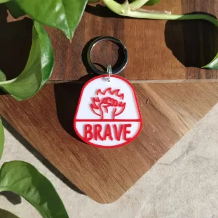 Dog Tag sau Breloc Personalizat - Medalion rosu cu simbol Curaj pentru catei curajosi