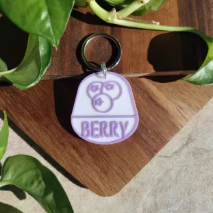 Dog Tag sau Breloc Personalizat - Medalion mov cu simbol Fructe de pădure